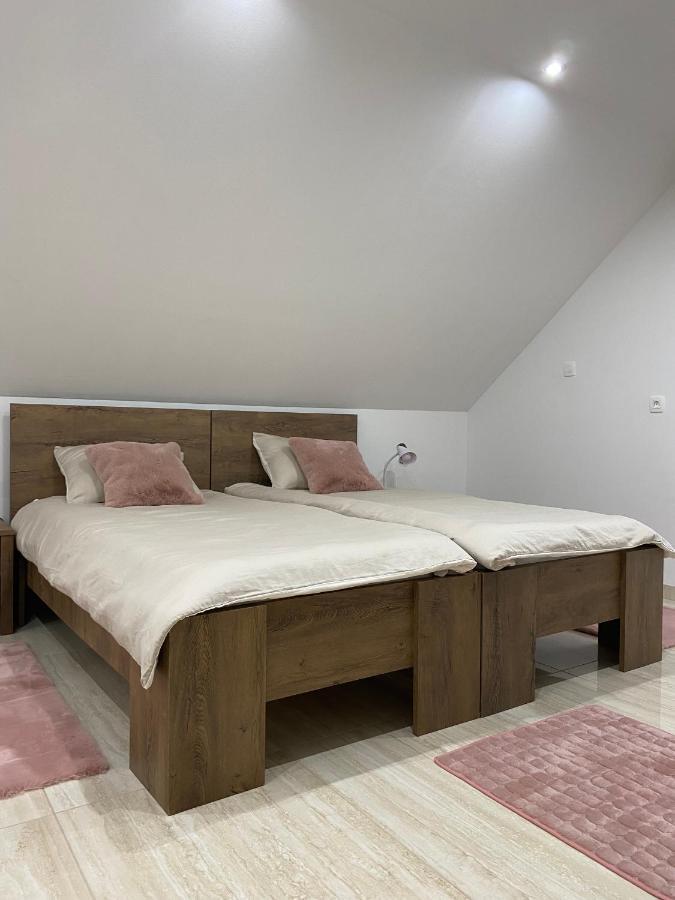 Apartma Azurre โพสโตยนา ภายนอก รูปภาพ