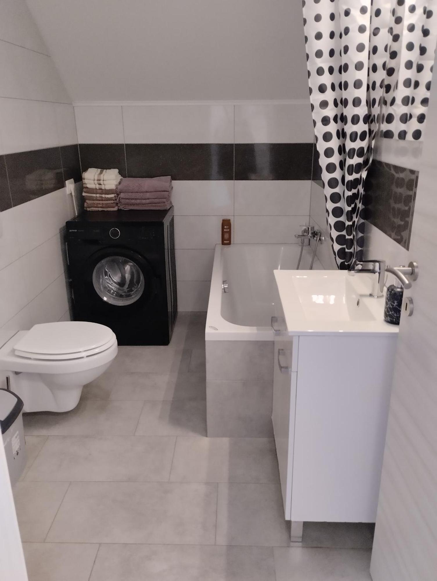 Apartma Azurre โพสโตยนา ภายนอก รูปภาพ
