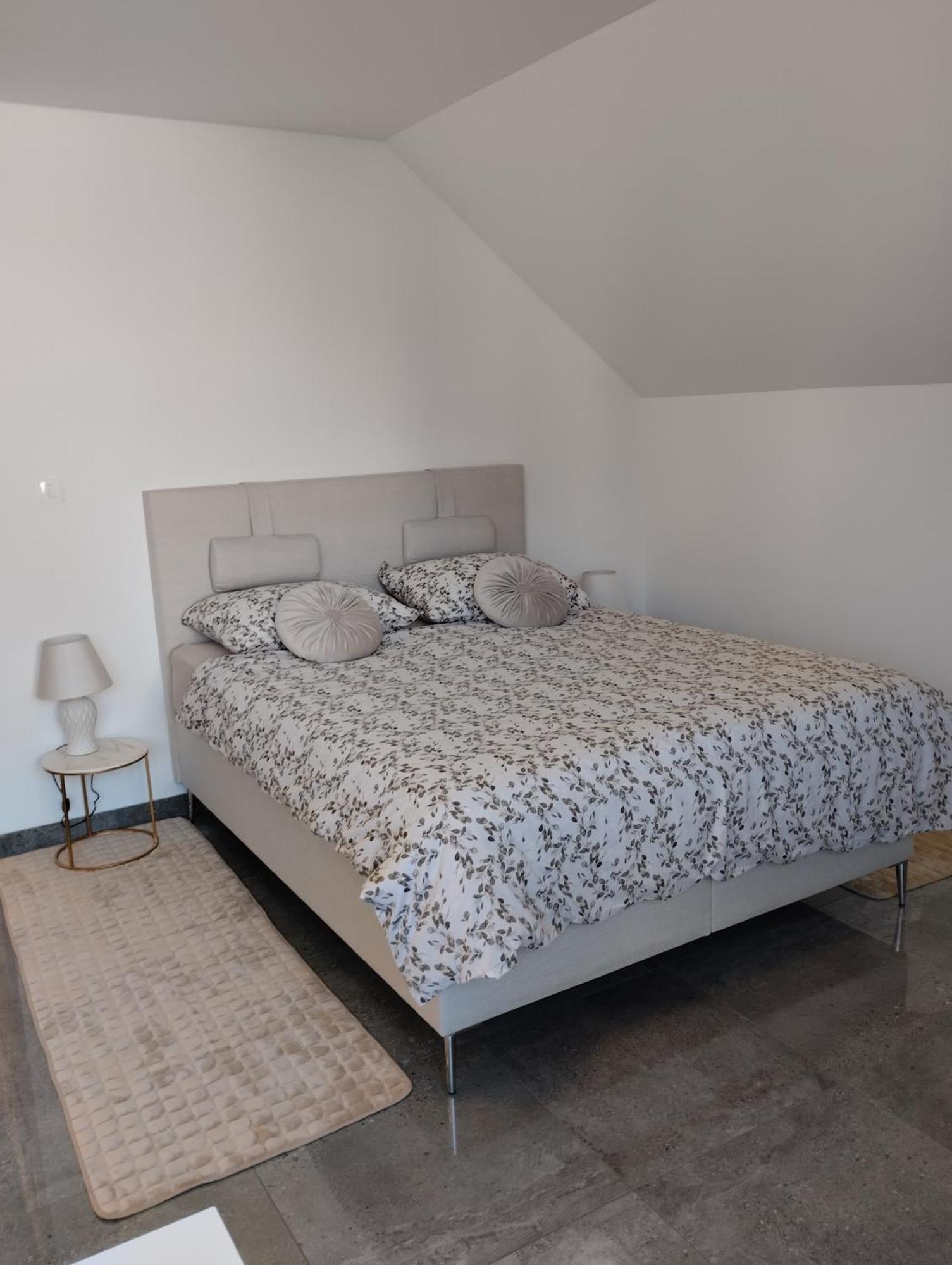 Apartma Azurre โพสโตยนา ภายนอก รูปภาพ
