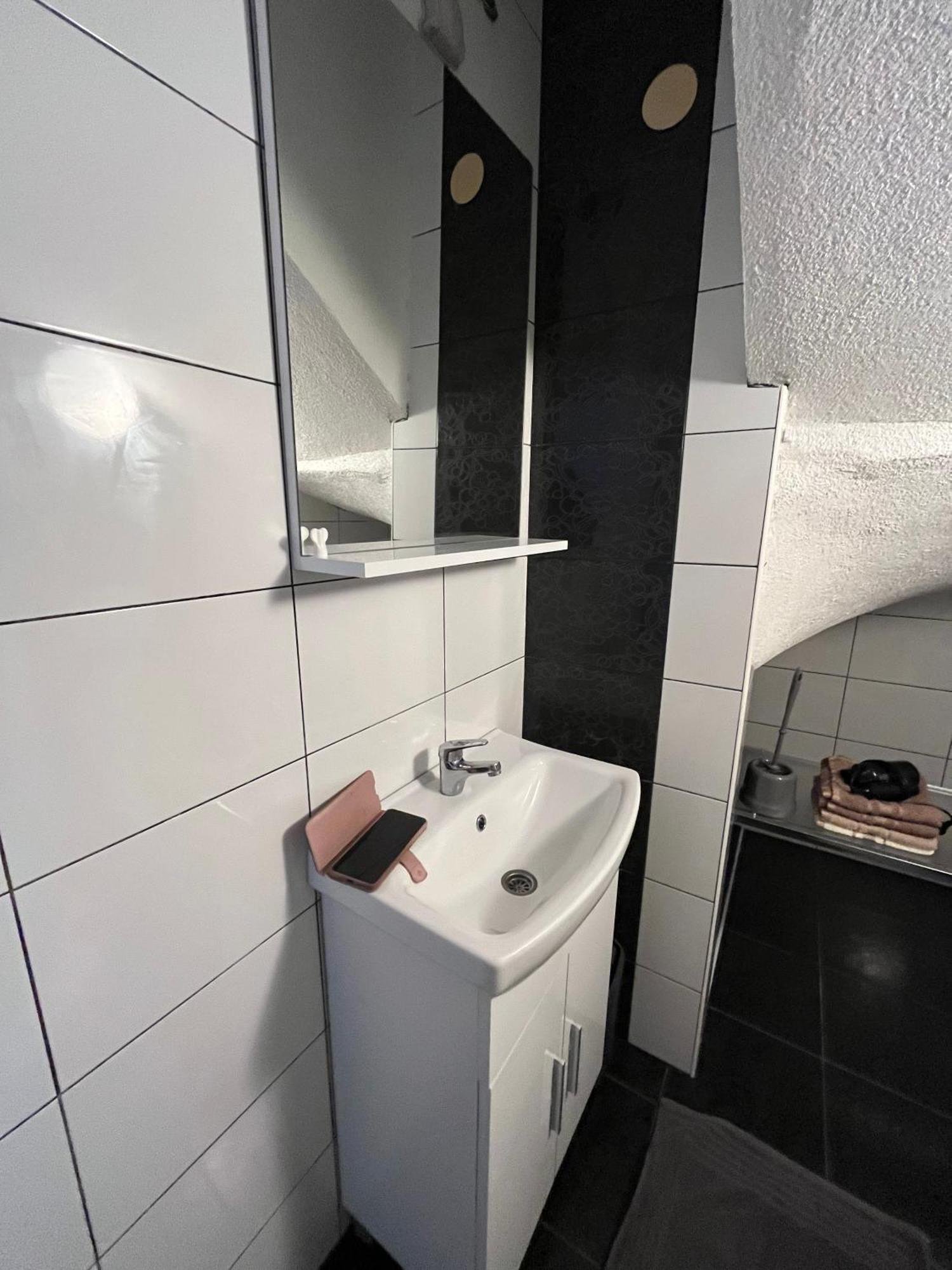 Apartma Azurre โพสโตยนา ภายนอก รูปภาพ