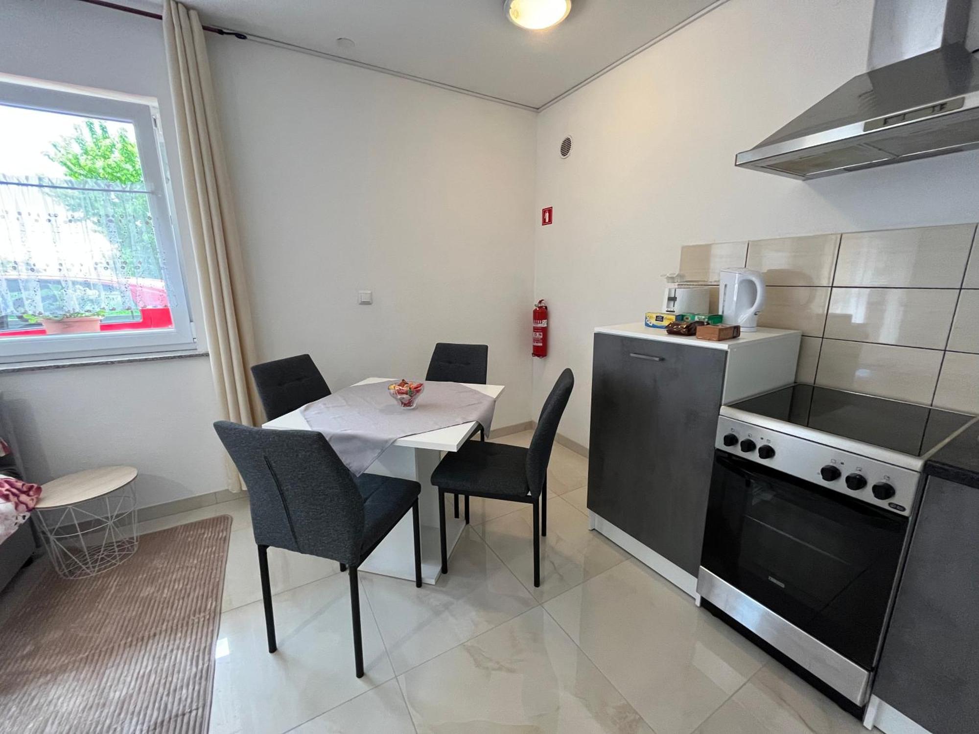 Apartma Azurre โพสโตยนา ภายนอก รูปภาพ