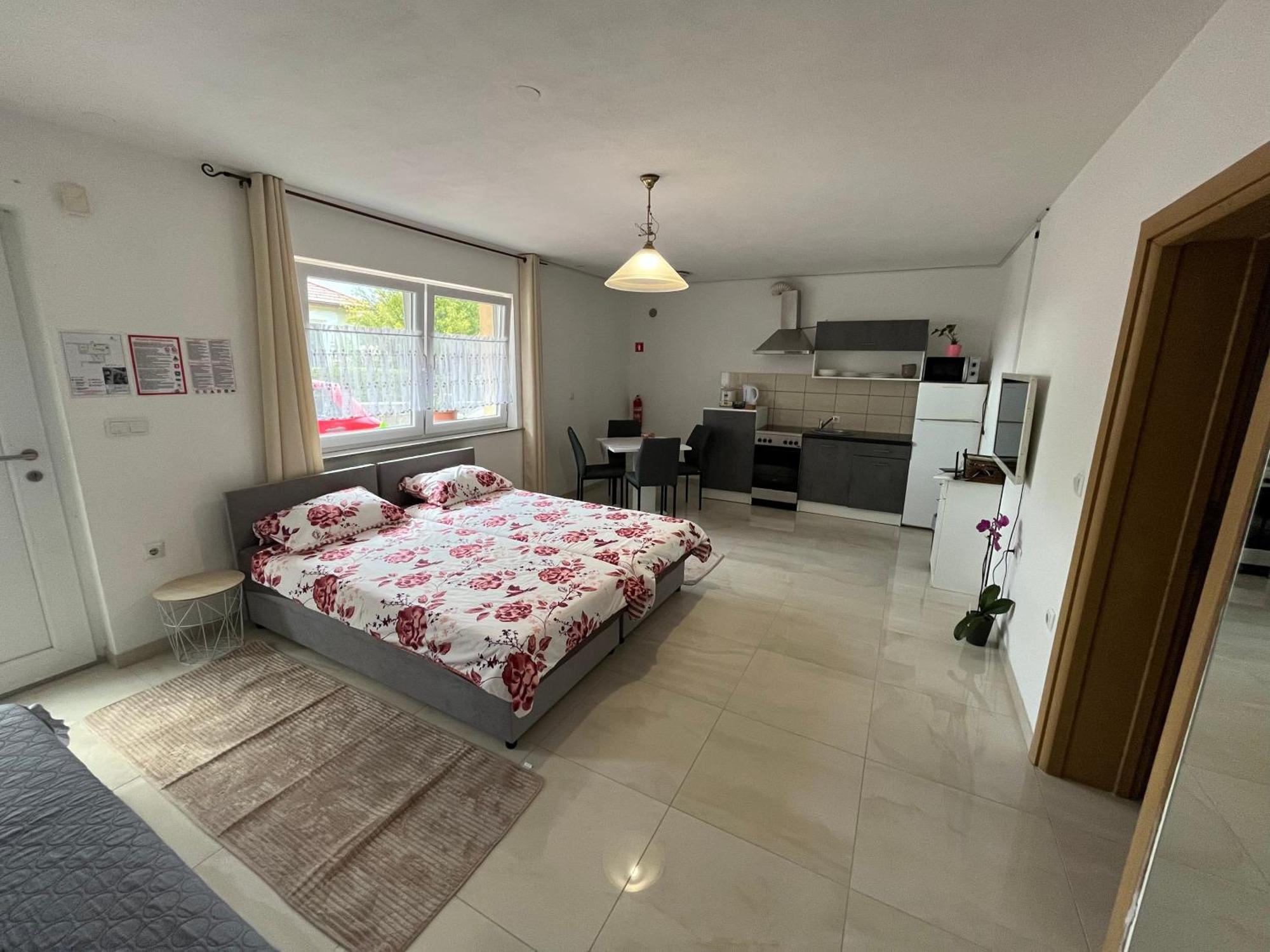 Apartma Azurre โพสโตยนา ภายนอก รูปภาพ